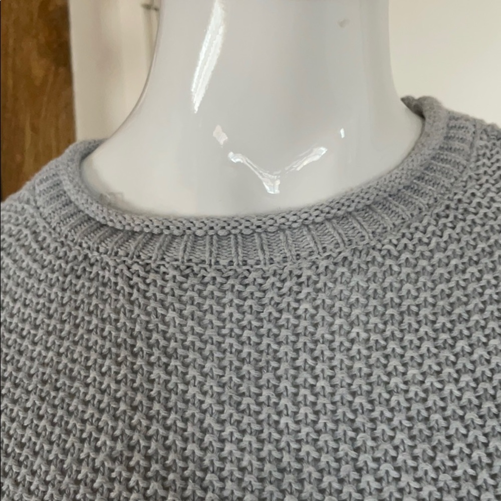 Beautiful sweater - Picture 2 of 4
